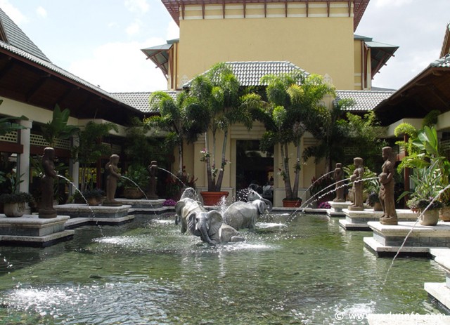 Royal_Pacific_-_28