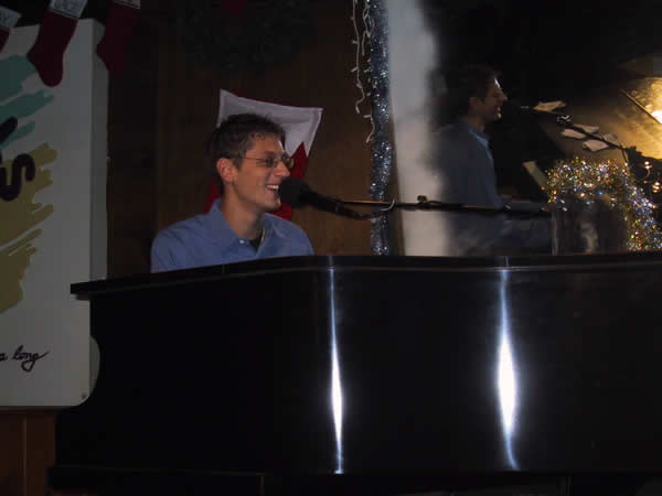 Scotty singing at JR