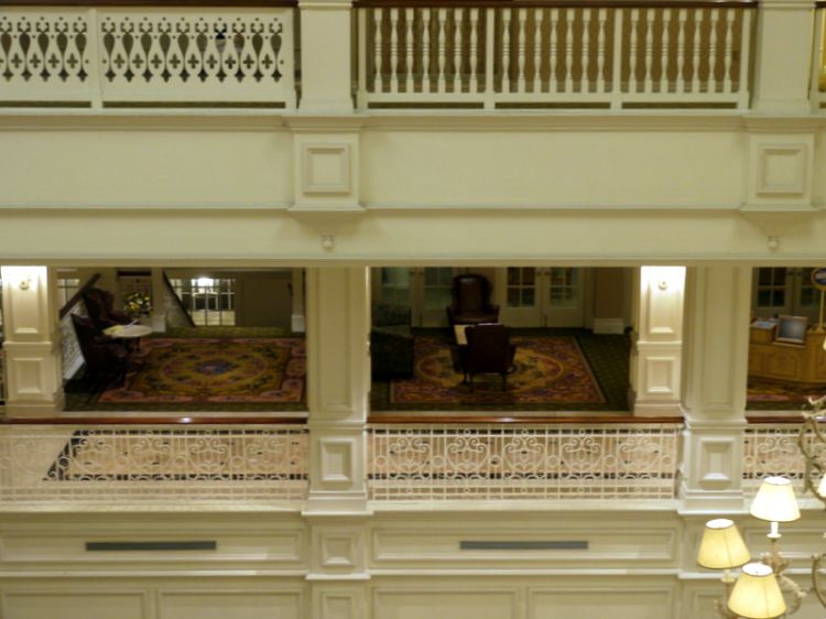 Second floor seating area near photopass