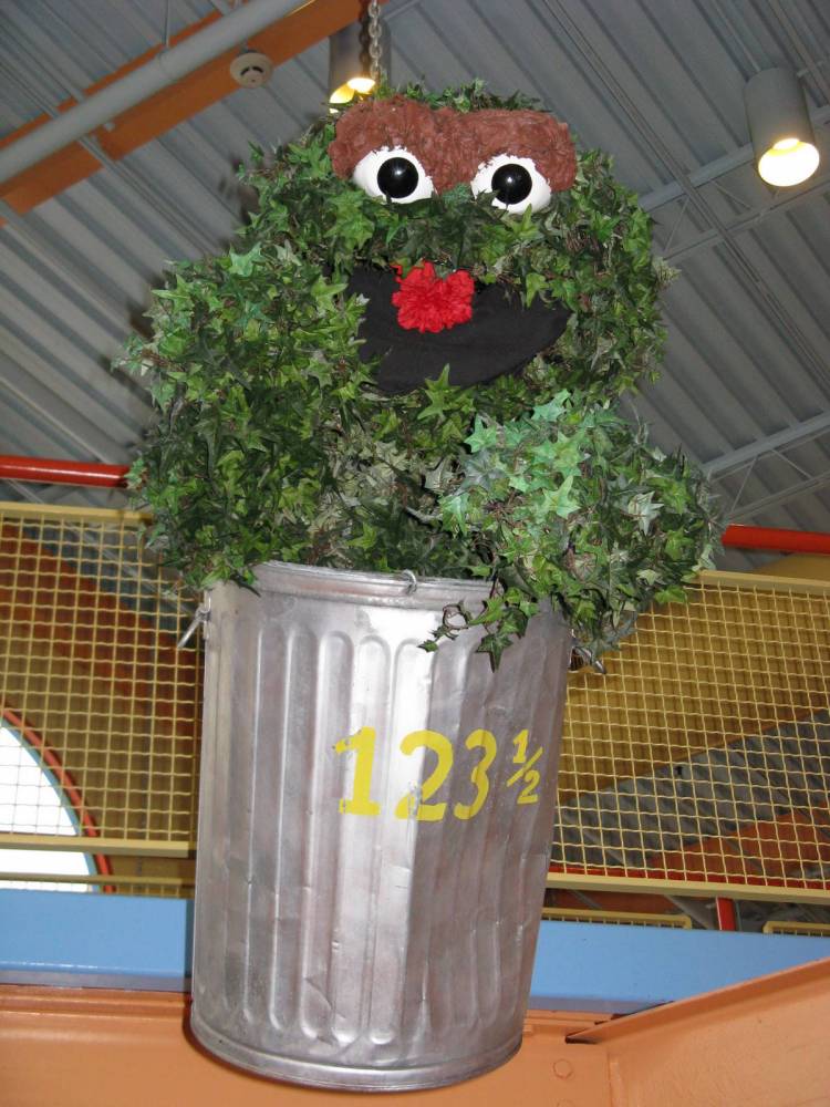 Sesame Place - Hanging Oscar "Foilage"
