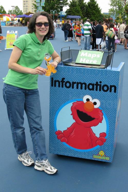 Sesame Place - Petite Pluto (Info Kiosk)