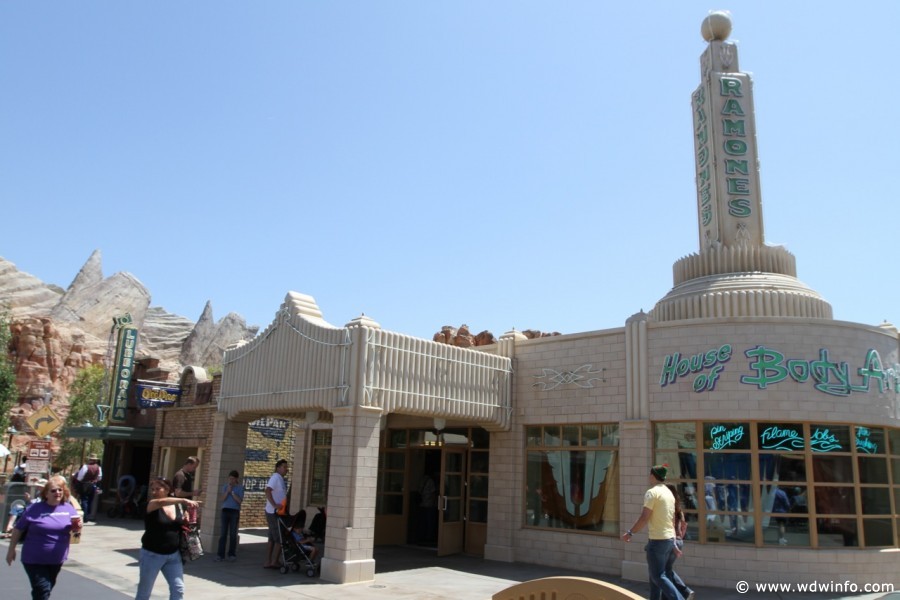 Shops-Cars-Land-010