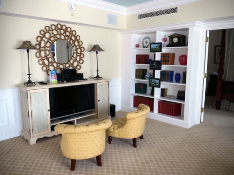 Sitting area close to Master Bedroom