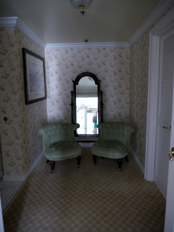 Sitting area in Master with bathroom on left