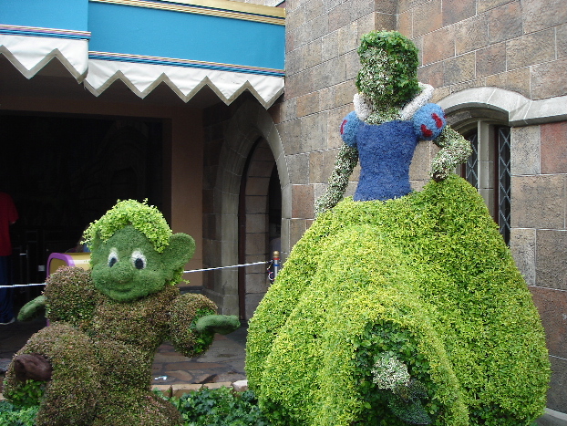 Snow White and Dopey Topiaries