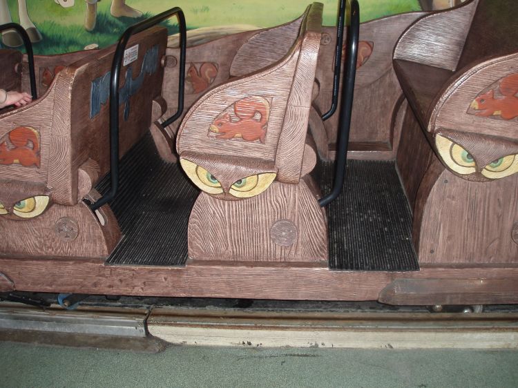 Snow White Ride car MK WDW