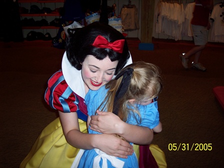 Snow_White_Hug