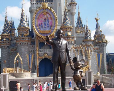 Some guy and a mouse?