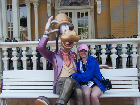 Somer_goofy statue 07