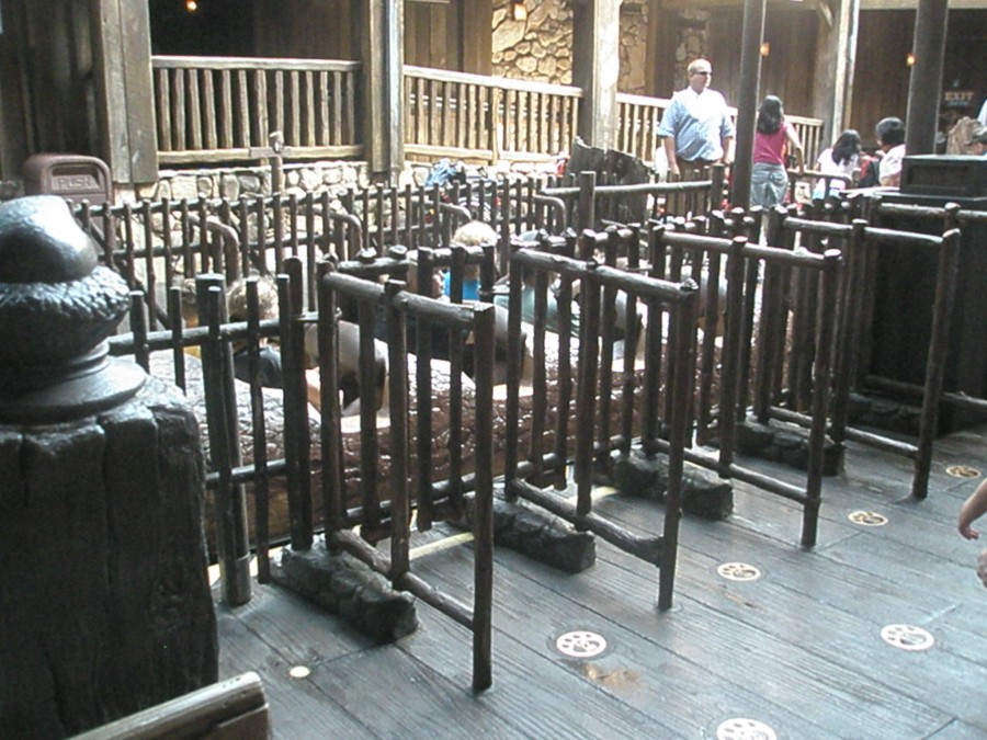 Splash Mountain MK Boarding area