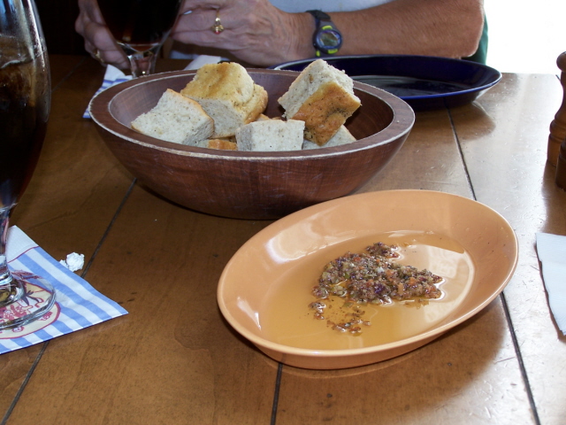 Spoodles_Bread_and_Dipping_Sauce