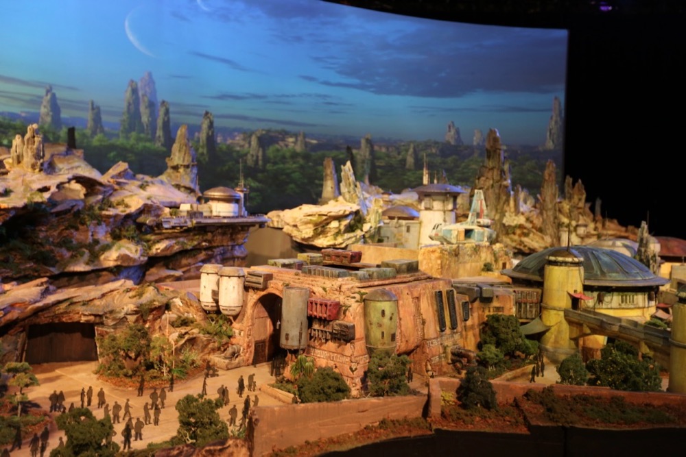 Star-Wars-Land-001