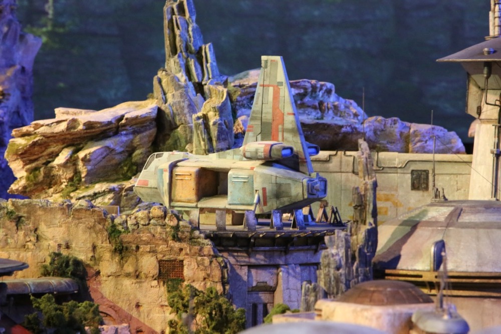 Star-Wars-Land-001