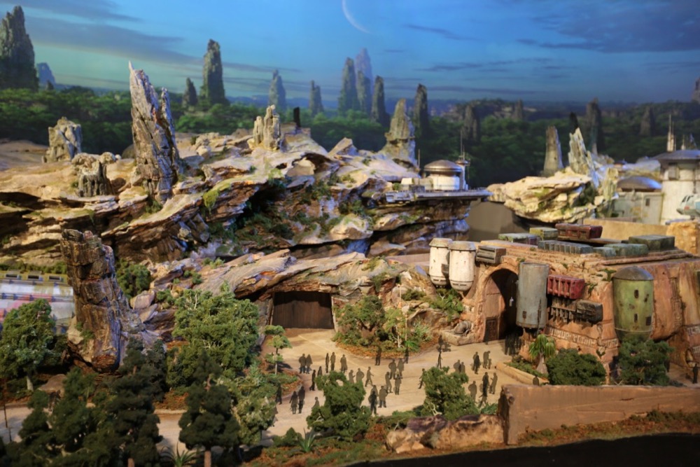 Star-Wars-Land-002