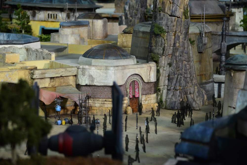 Star-Wars-Land-Model-06