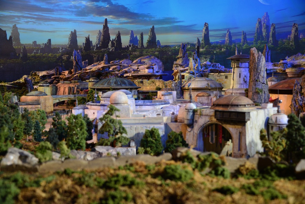 Star-Wars-Land-Model-07