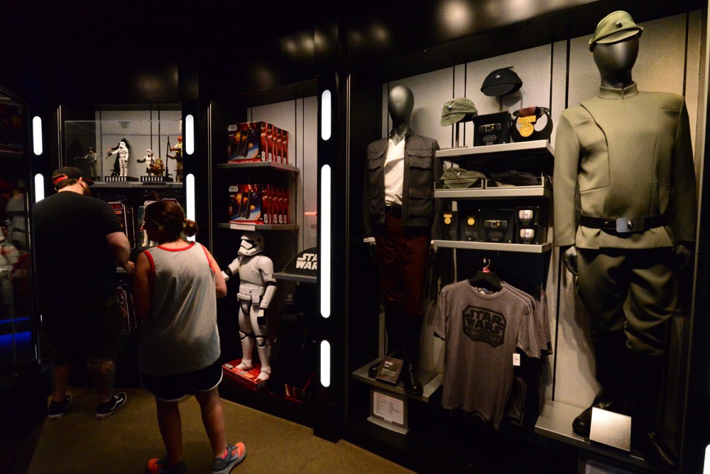 Star-Wars-Launch-Bay-07