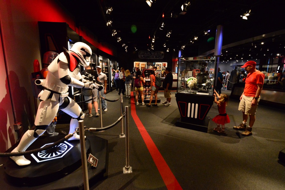 Star-Wars-Launch-Bay-17