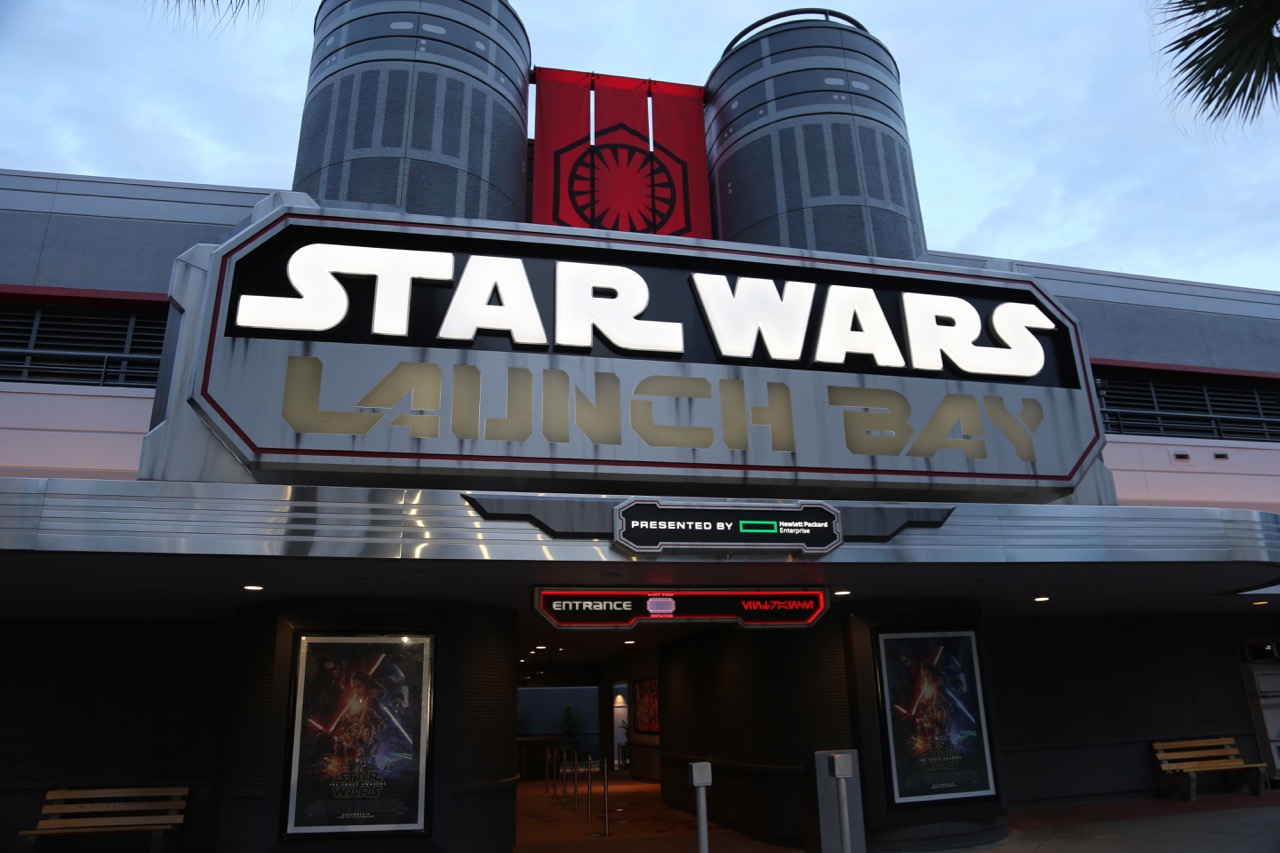 Star-Wars-Launch-Bay-28