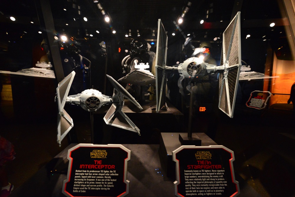 Star-Wars-Launch-Bay-30