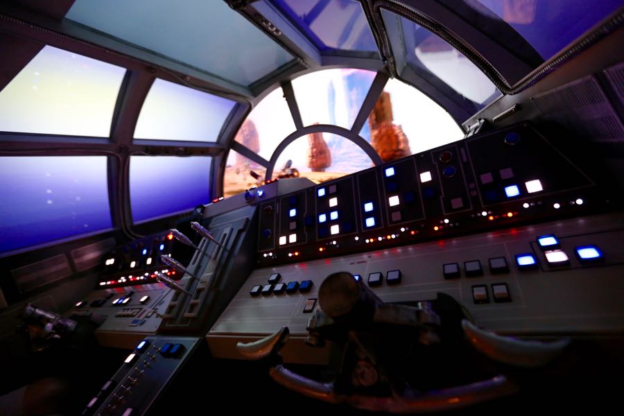 Star-Wars-Millennium-Falcon-023