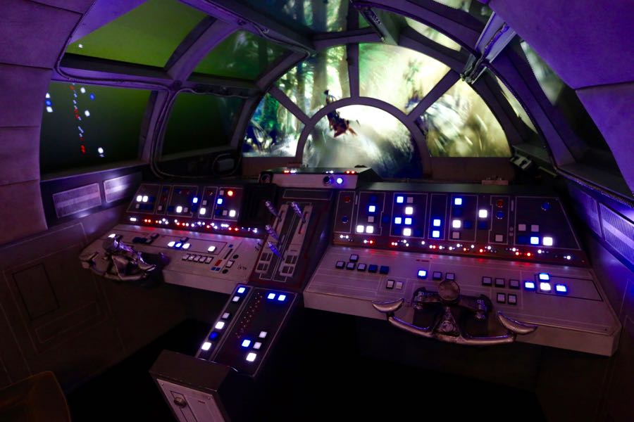 Star-Wars-Millennium-Falcon-025