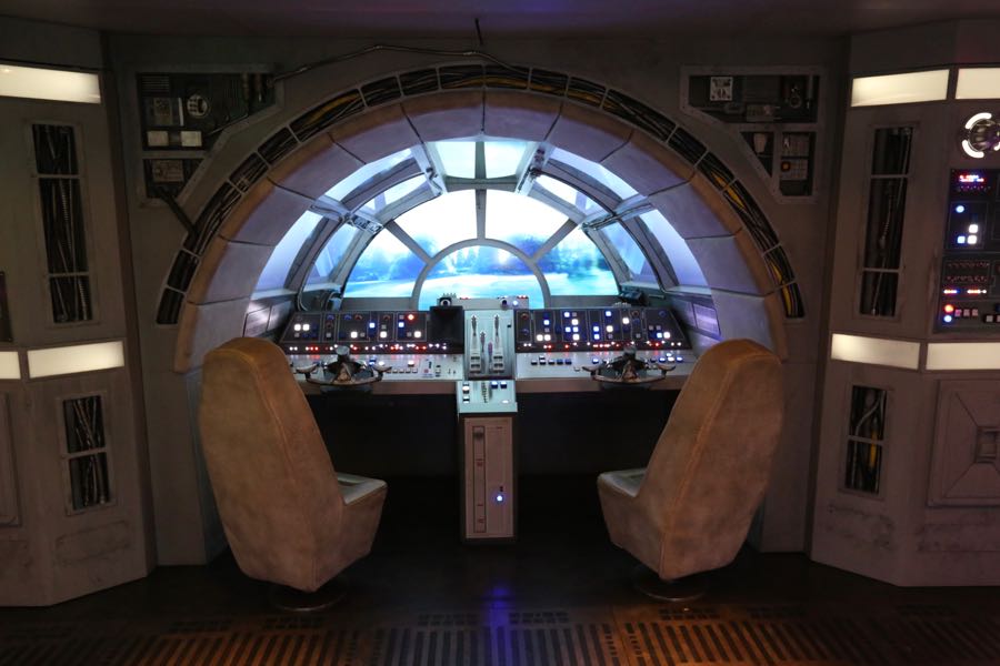 Star-Wars-Millennium-Falcon-026