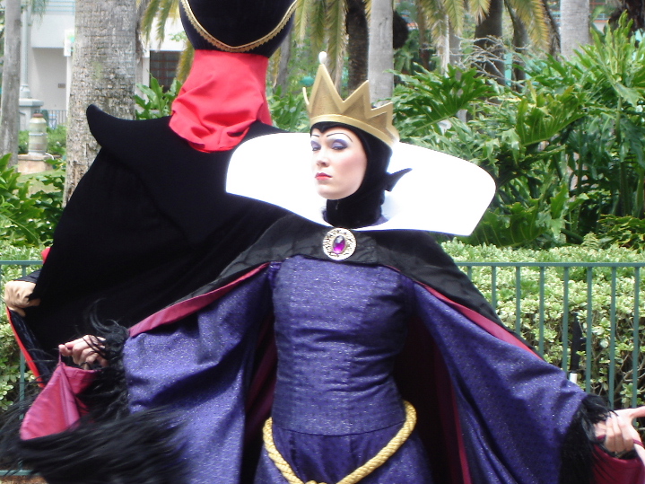 Stars and Motor Cars Parade - Evil Queen