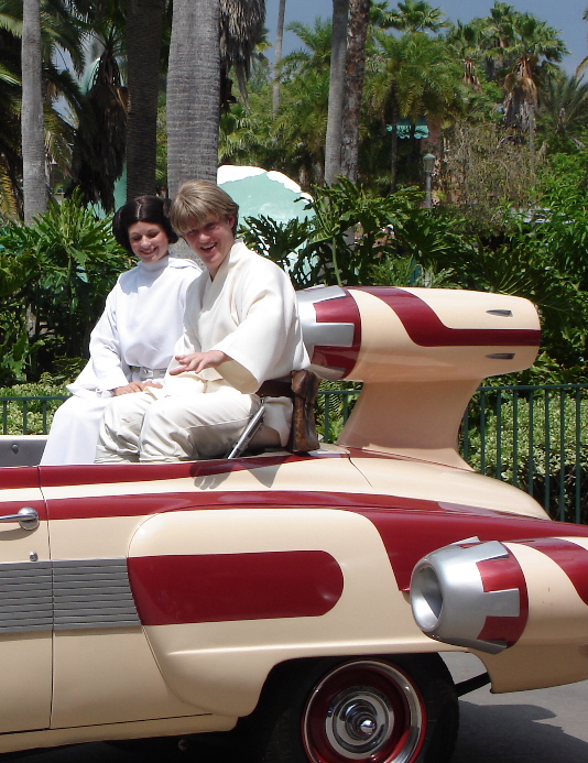 Stars and Motor Cars Parade - Leia & Luke