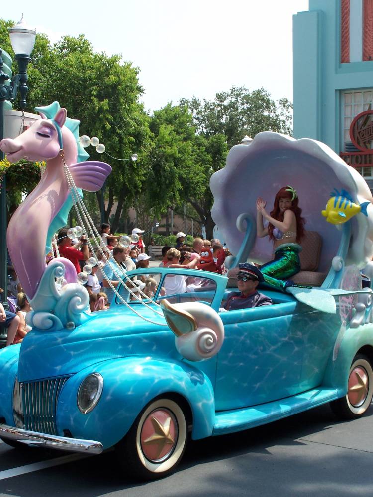 Stars & Motor cars parade