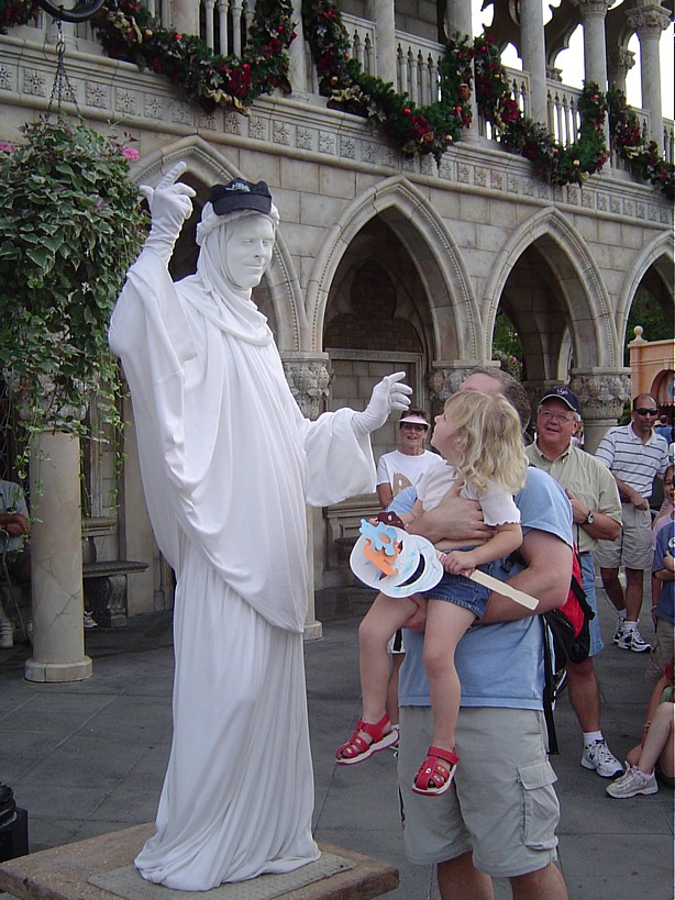 Statue3 - 11/2004