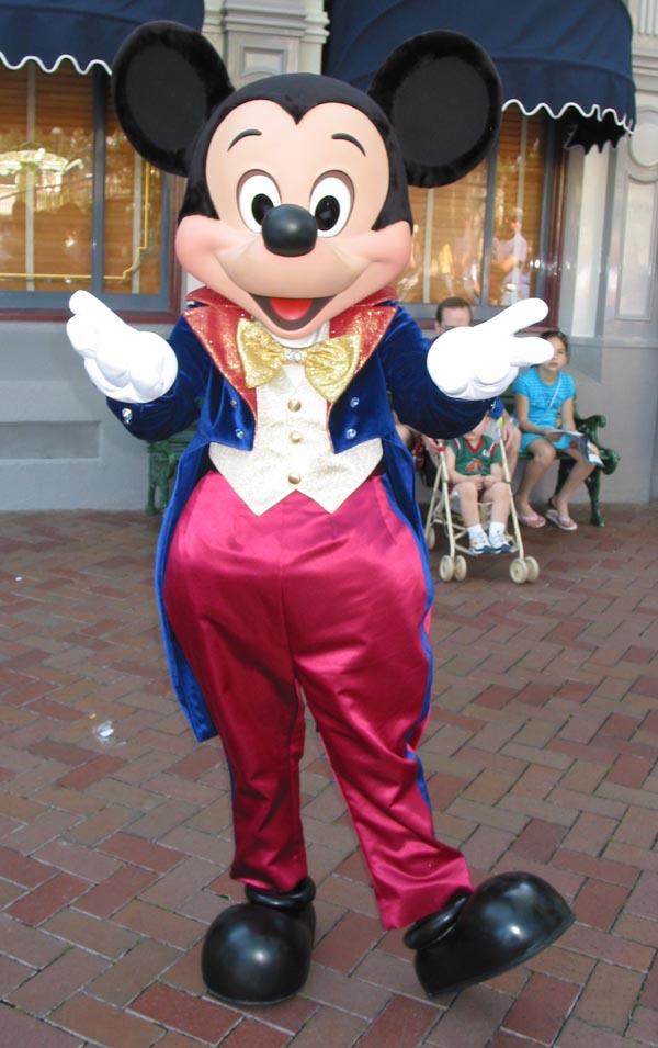 Strike_a_Pose_Mickey
