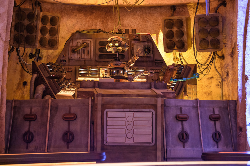 SWGE_Ogas_Cantina_DJ_20190426_RH_SWGE_0029b.jpg