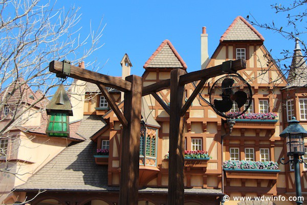 Tangled rest area - fans in seating area