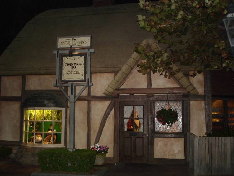 Tea Caddy at night
