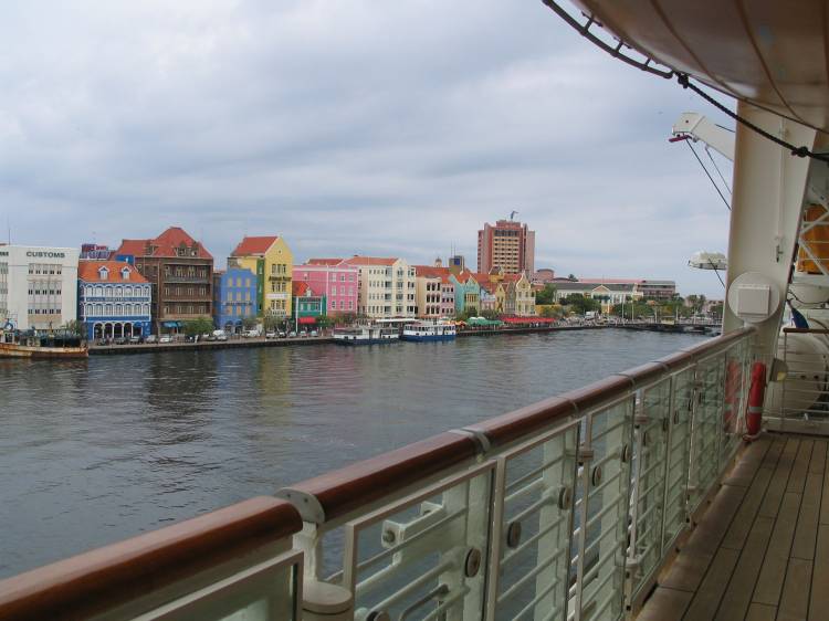the shoreline of Curacao from where we docked