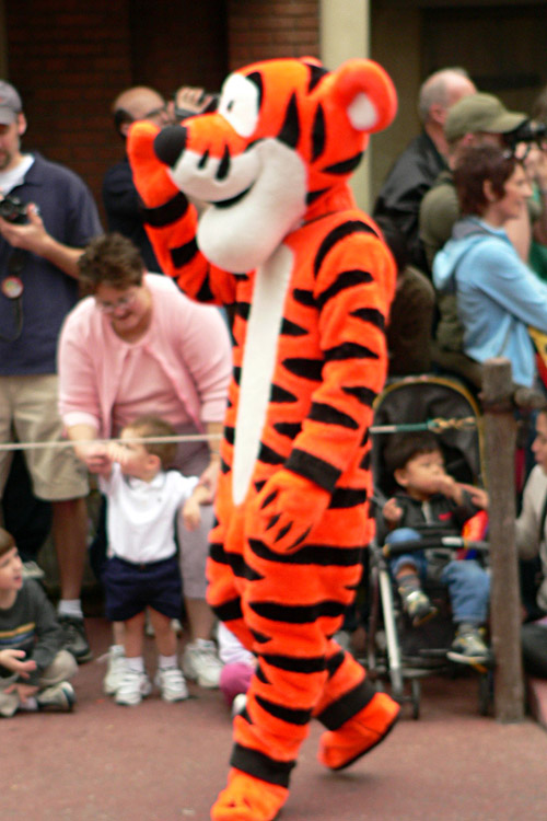 Tigger_in_afternoon_parade