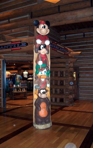 Totem outside of gift shop.