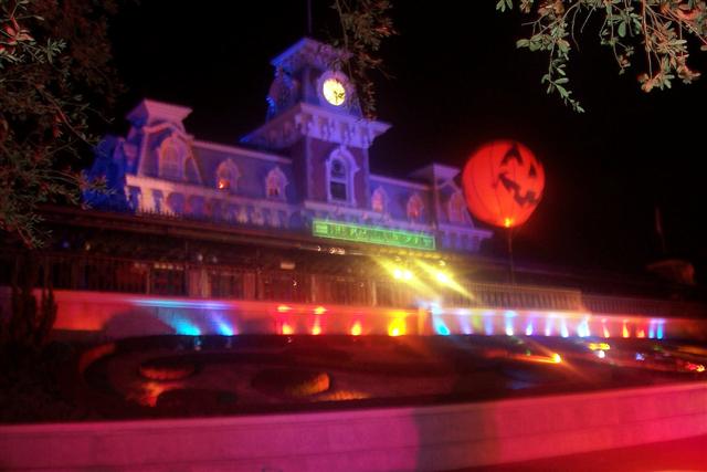 Train Station lighting effect. MNSSHP 10/1/04