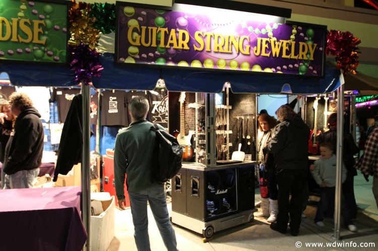 Universal_Mardi_Gras_004