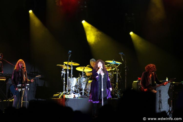 Universal_Mardi_Gras_Heart_Concert_008