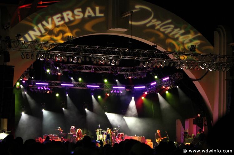 Universal_Mardi_Gras_Heart_Concert_009