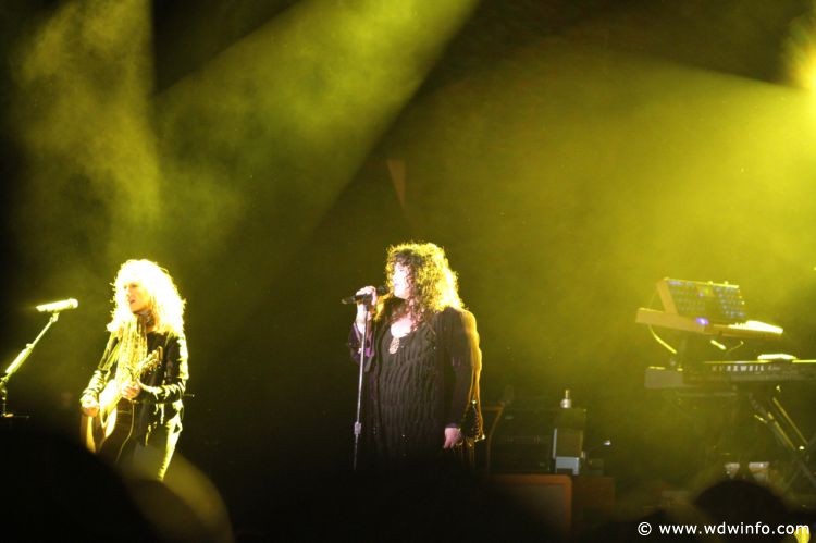 Universal_Mardi_Gras_Heart_Concert_025