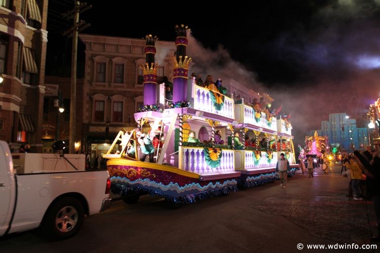 Universal_Mardi_Gras_Parade_117