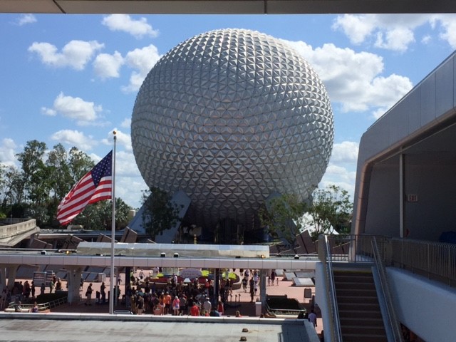 Waiting For Monorail - Epcot 09-12-2017