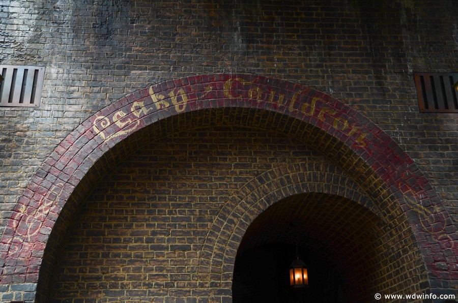 WDWINFO-Universal-Diagon-Alley-Harry-Potter-Leaky-Cauldron-001