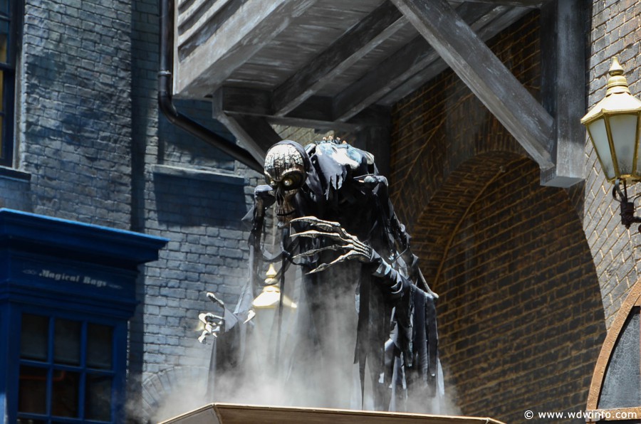 WDWINFO-Universal-Diagon-Alley-Harry-Potter-Tale-of-the-Three-Brothers-012