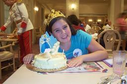 web_wdw_birthday_trip_erica_with_cake