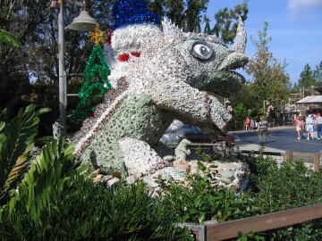 Weird Dino statue in Dinoland