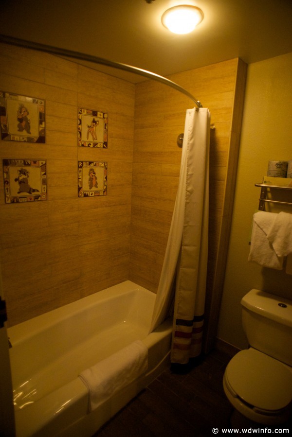Wilderness-Lodge-deluxe-room-012